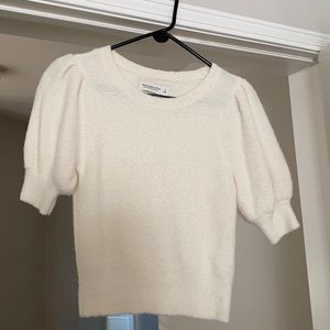 Ivory Abercrombie & Fitch sweater